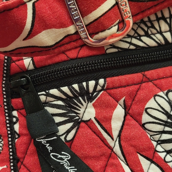 Vintage Vera Bradley red/white Quilted  cross body purse. - Picture 2 of 4
